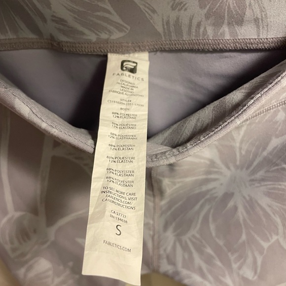 Fabletics PowerHold Salar Capri Leggings Gray Floral Print Size S Activewear - Picture 5 of 5